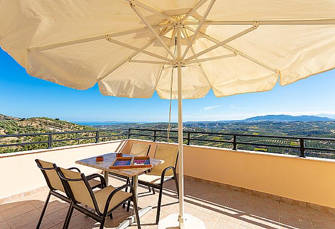 Upper terrace with panoramic sea and countryside views . - Villa Zeus . (Galleria fotografica) }}