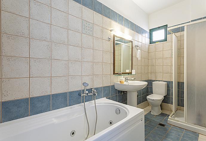 Family bathroom with bath and shower . - Villa Zeus . (Photo Gallery) }}