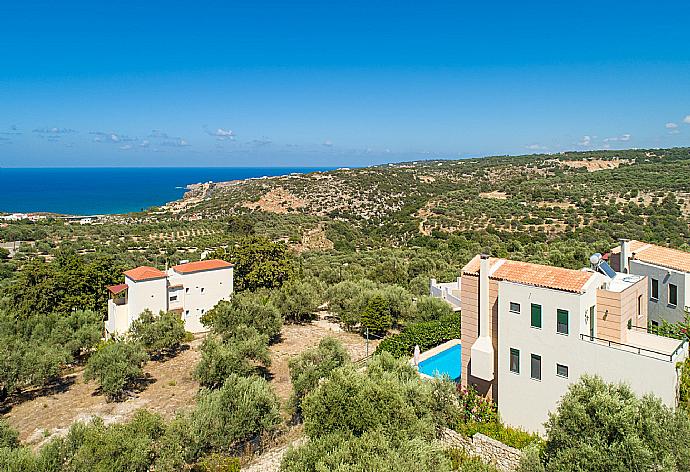 Aerial view of Villa Olive . - Villa Olive . (Galerie de photos) }}