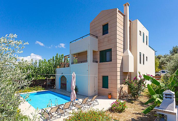 ,Beautiful villa with private pool and terrace . - Villa Olive . (Галерея фотографий) }}