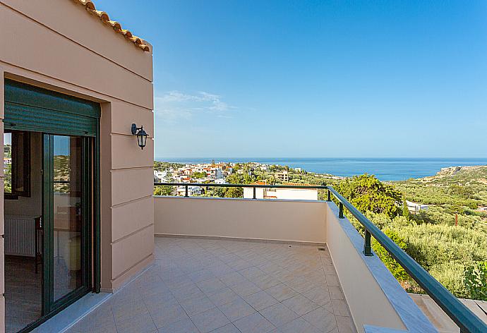Balcony with sea views . - Villa Olive . (Photo Gallery) }}