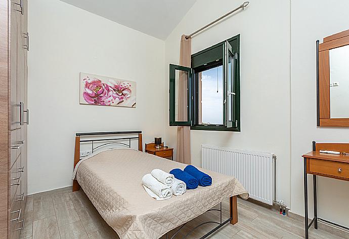 Single bedroom with A/C and balcony access . - Villa Olive . (Photo Gallery) }}