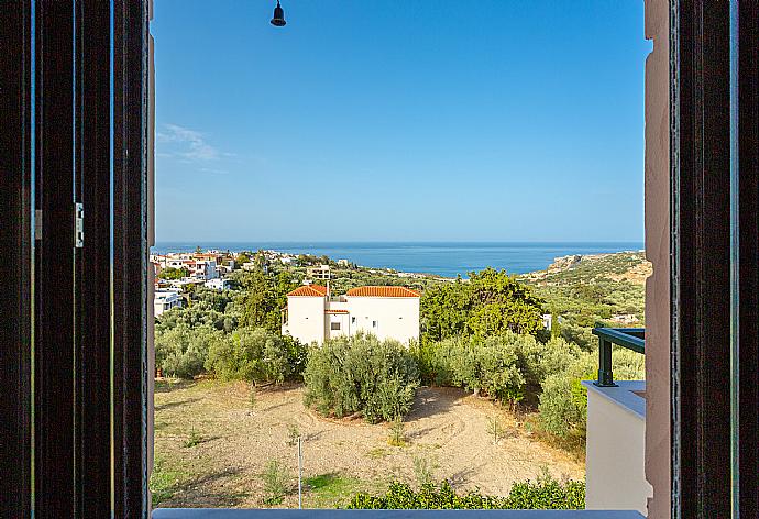 Sea views from bedroom window . - Villa Olive . (Fotogalerie) }}