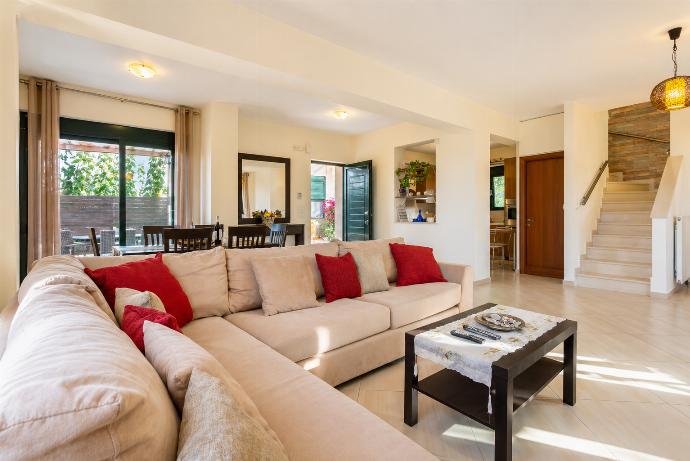  . - Villa Olive . (Photo Gallery) }}