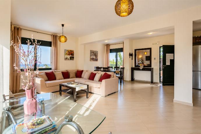  . - Villa Olive . (Photo Gallery) }}