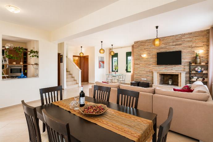  . - Villa Olive . (Photo Gallery) }}