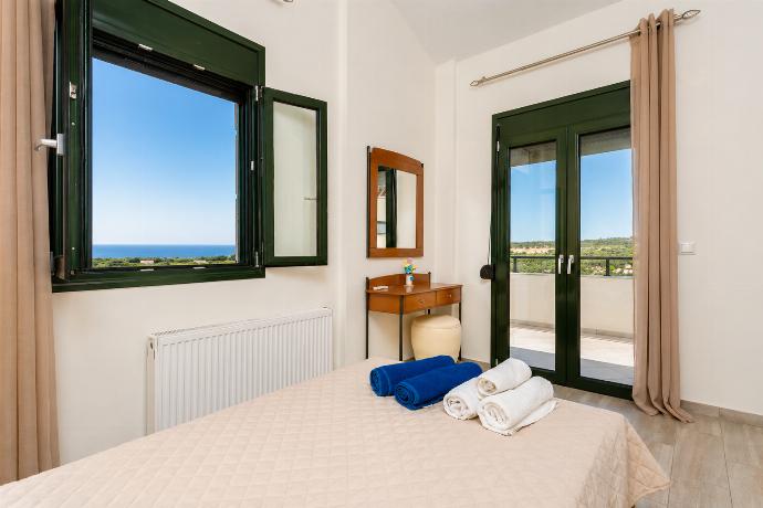  . - Villa Olive . (Photo Gallery) }}