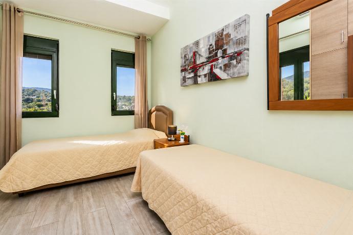  . - Villa Olive . (Photo Gallery) }}