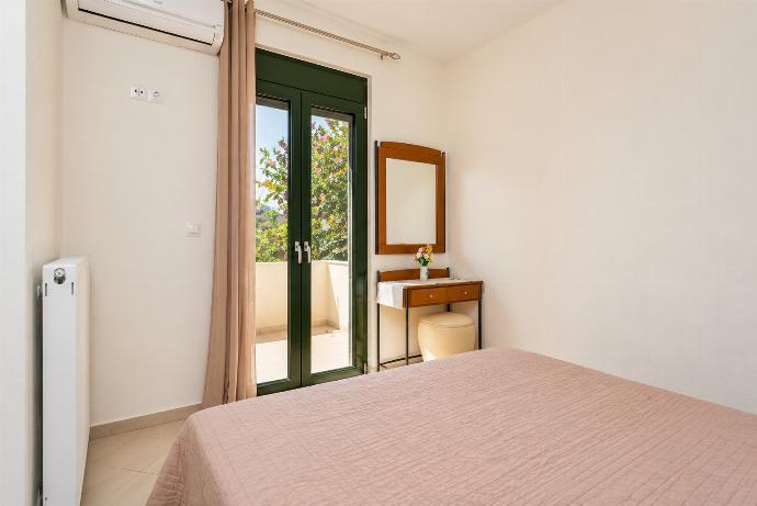  . - Villa Olive . (Photo Gallery) }}