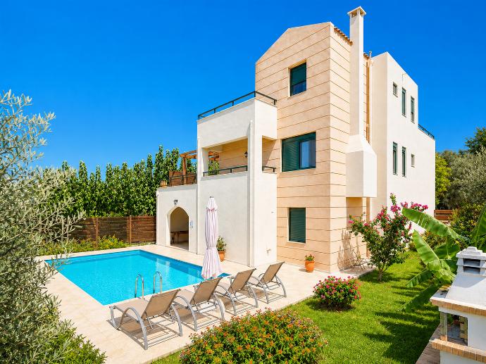  . - Villa Olive . (Photo Gallery) }}