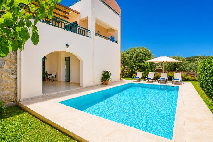  . - Villa Olive . (Photo Gallery) }}