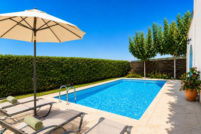  . - Villa Olive . (Photo Gallery) }}