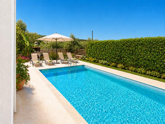 . - Villa Olive . (Photo Gallery) }}
