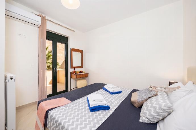 Double bedroom with en suite bathroom and A/C . - Villa Olive . (Photo Gallery) }}