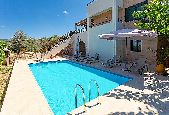 Beautiful villa with private pool and terrace . - Villa Gerani Panorama . (Галерея фотографий) }}