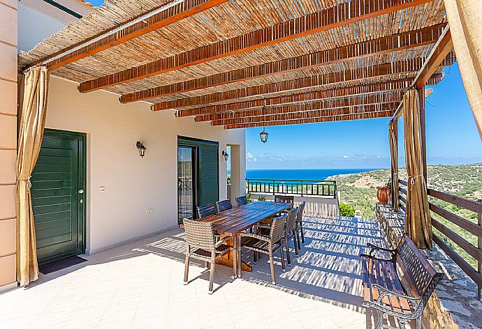 Upper terrace area with sea views . - Villa Gerani Panorama . (Fotogalerie) }}