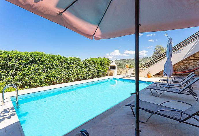 Private pool and terrace . - Villa Gerani Panorama . (Галерея фотографий) }}