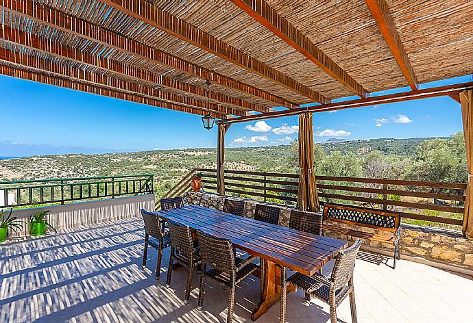 Upper terrace area with sea views . - Villa Gerani Panorama . (Galería de imágenes) }}