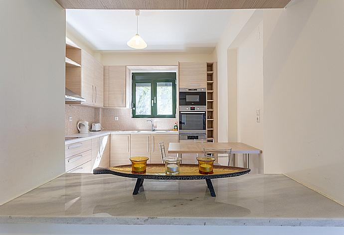 Equipped kitchen . - Villa Gerani Panorama . (Fotogalerie) }}