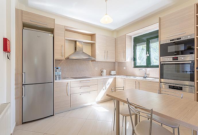 Equipped kitchen . - Villa Gerani Panorama . (Fotogalerie) }}