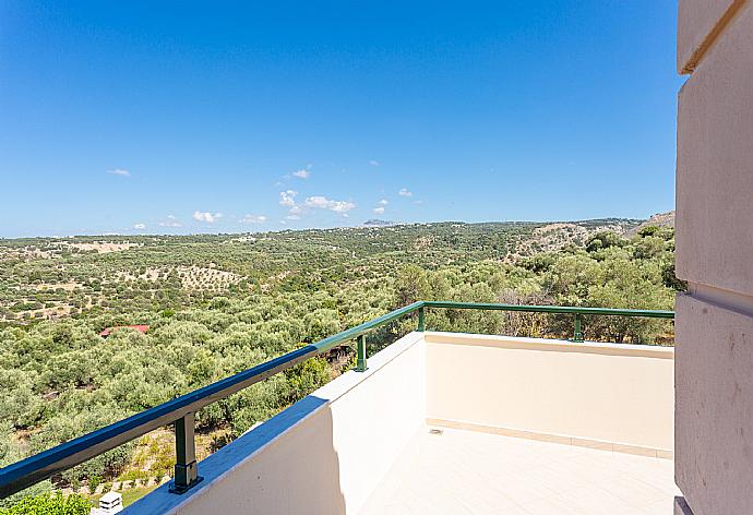 Balcony with views . - Villa Gerani Panorama . (Photo Gallery) }}