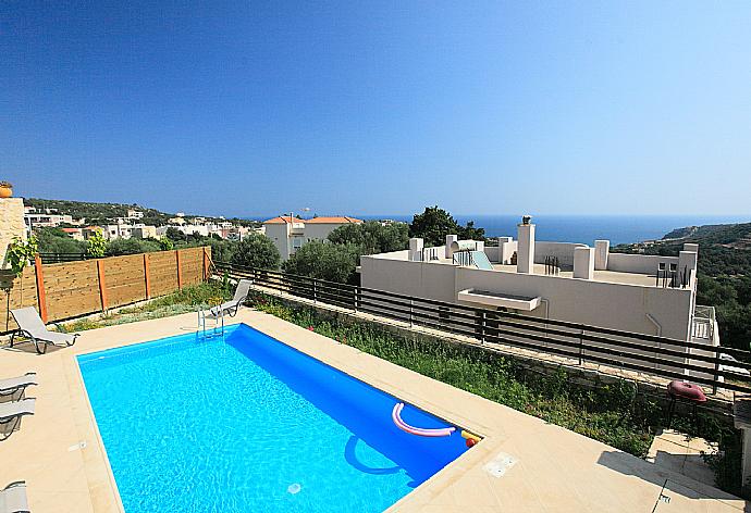 Private pool with terrace and garden area . - Villa Gerani Panorama . (Photo Gallery) }}