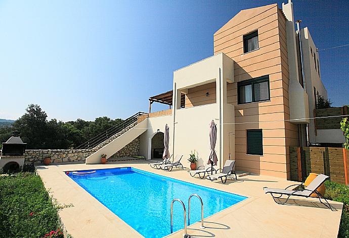 Beautiful villa with private pool and terrace . - Villa Gerani Panorama . (Photo Gallery) }}