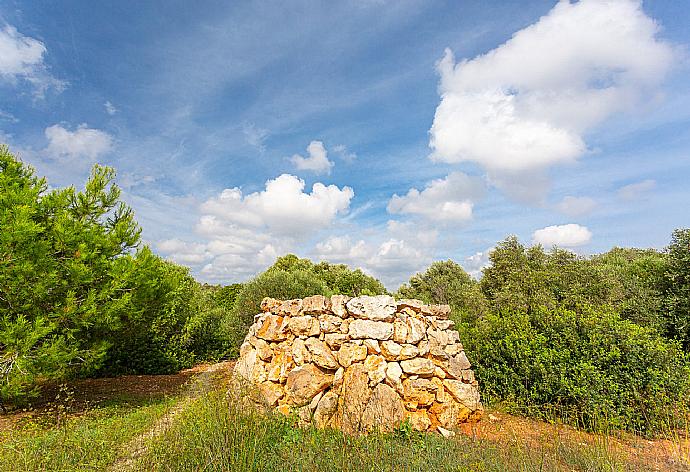 Outdoor area . - Villa Biniparrell . (Fotogalerie) }}