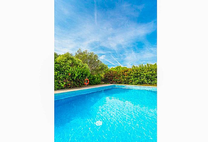 Private pool with terrace area . - Villa Biniparrell . (Fotogalerie) }}