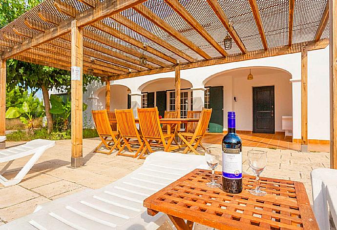 Outdoor dining area . - Villa Biniparrell . (Galleria fotografica) }}