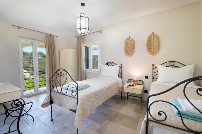 Twin bedroom with A/C . - Villa Nefeli . (Photo Gallery) }}