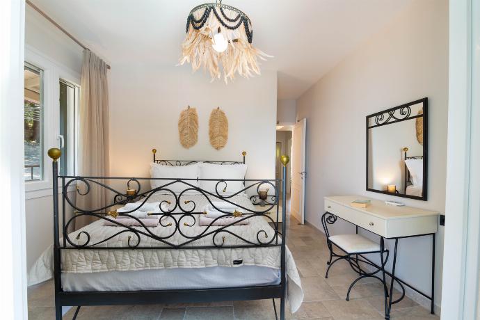 Double bedroom with A/C . - Villa Nefeli . (Photo Gallery) }}