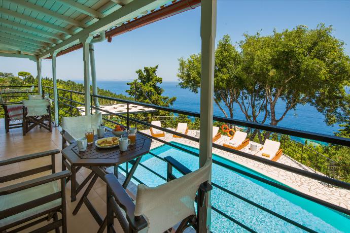 Balcony with sea views . - Villa Nefeli . (Fotogalerie) }}