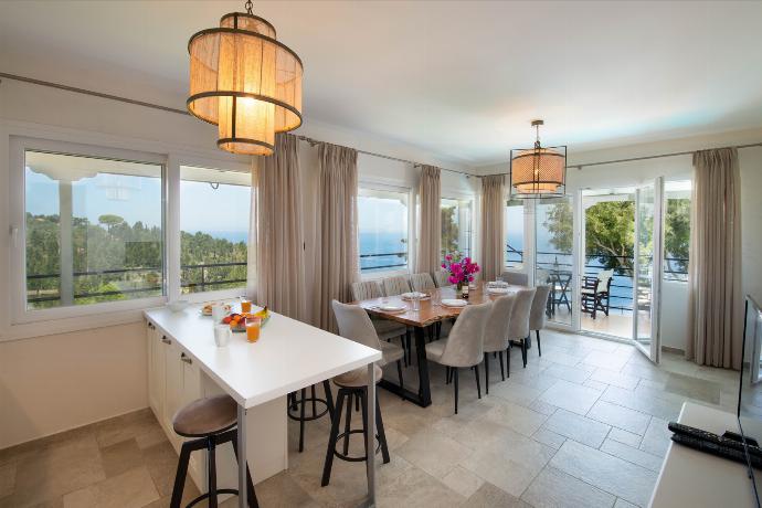 Kitchen and dining table with panoramic sea views . - Villa Nefeli . (Photo Gallery) }}