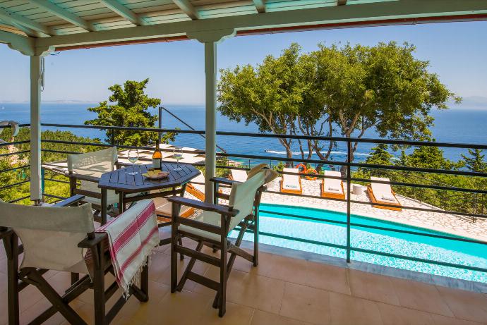 Balcony with sea views . - Villa Nefeli . (Fotogalerie) }}