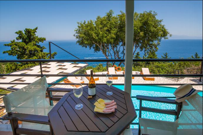 Balcony with sea views . - Villa Nefeli . (Photo Gallery) }}