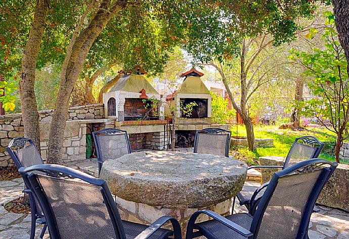 Terrace area with BBQ . - Villa Nefeli . (Fotogalerie) }}