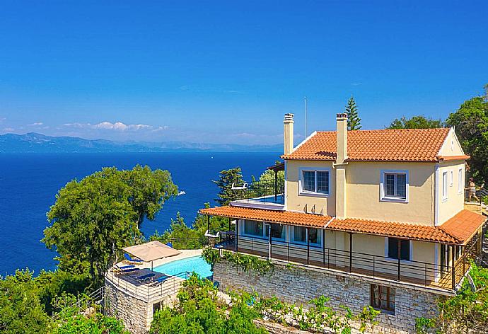 ,Beautiful villa with private pool and terrace with panoramic sea views . - Villa Nefeli . (Галерея фотографий) }}