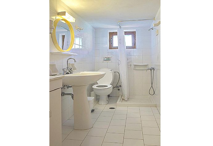 Villa Nefeli Bathroom