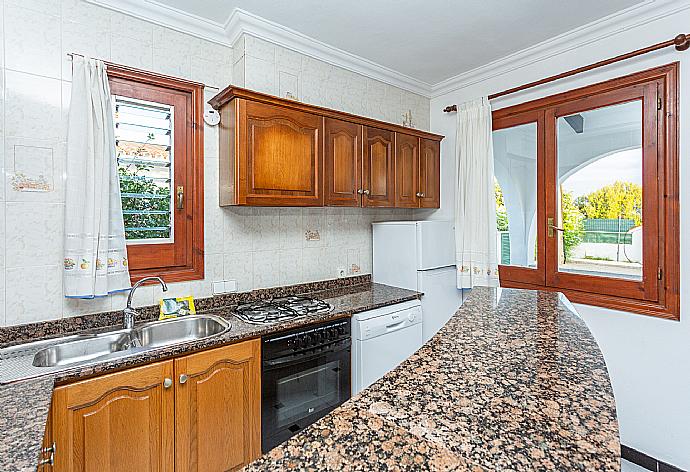 Equipped kitchen . - Villa Emilio . (Fotogalerie) }}