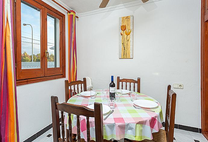 Dining room . - Villa Emilio . (Photo Gallery) }}