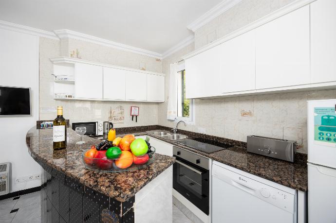 Equipped kitchen . - Villa Emilio . (Photo Gallery) }}