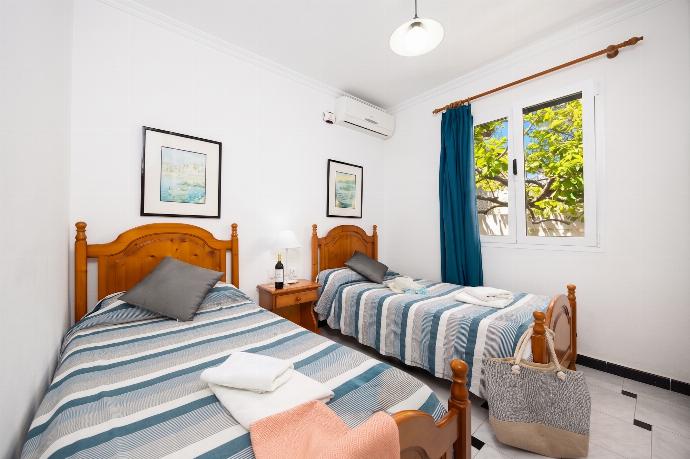Twin bedroom with A/C . - Villa Emilio . (Photo Gallery) }}