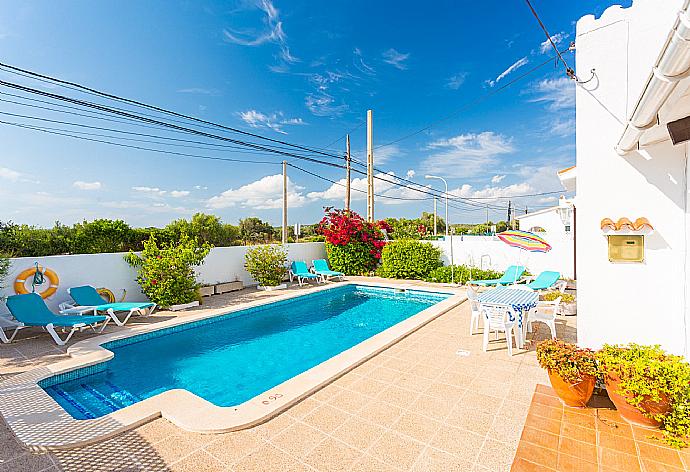 Private pool and terrace area . - Villa Ca Nostra . (Галерея фотографий) }}