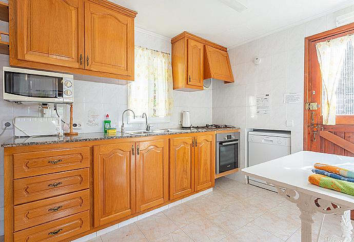 Equipped kitchen  . - Villa Ca Nostra . (Photo Gallery) }}