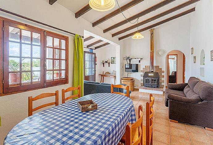 Dining area . - Villa Ca Nostra . (Fotogalerie) }}