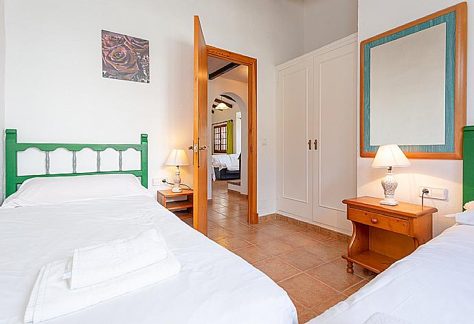 Twin bedroom . - Villa Ca Nostra . (Photo Gallery) }}