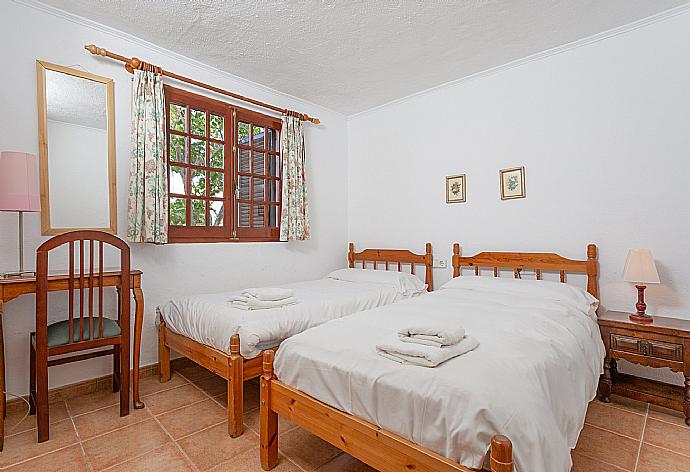 Twin bedroom . - Villa Ca Nostra . (Photo Gallery) }}