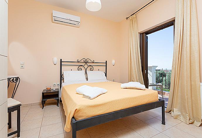 Double bedroom on first floor with A/C and balcony access . - Villa Eufrosini . (Galleria fotografica) }}