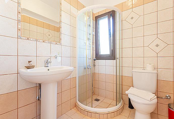 Villa Eufrosini Bathroom
